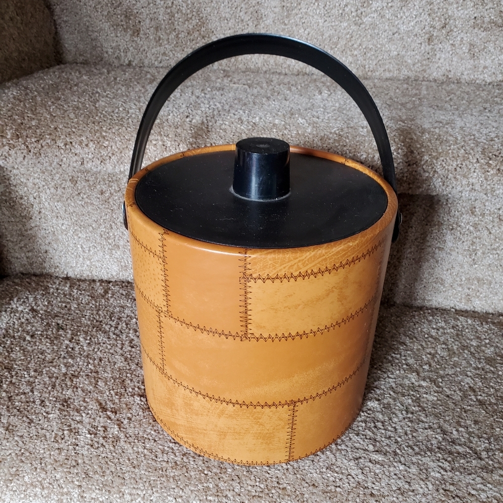 Ice bucket